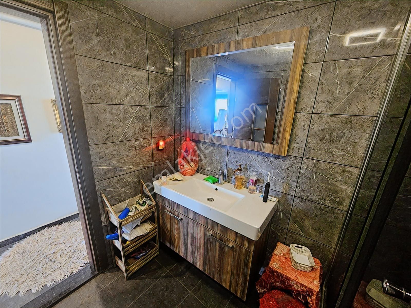 Acil Üçyolda Deniz Manzaralı Satılık Geniş 2+1 Tadilatlı Daire - Görsel 26