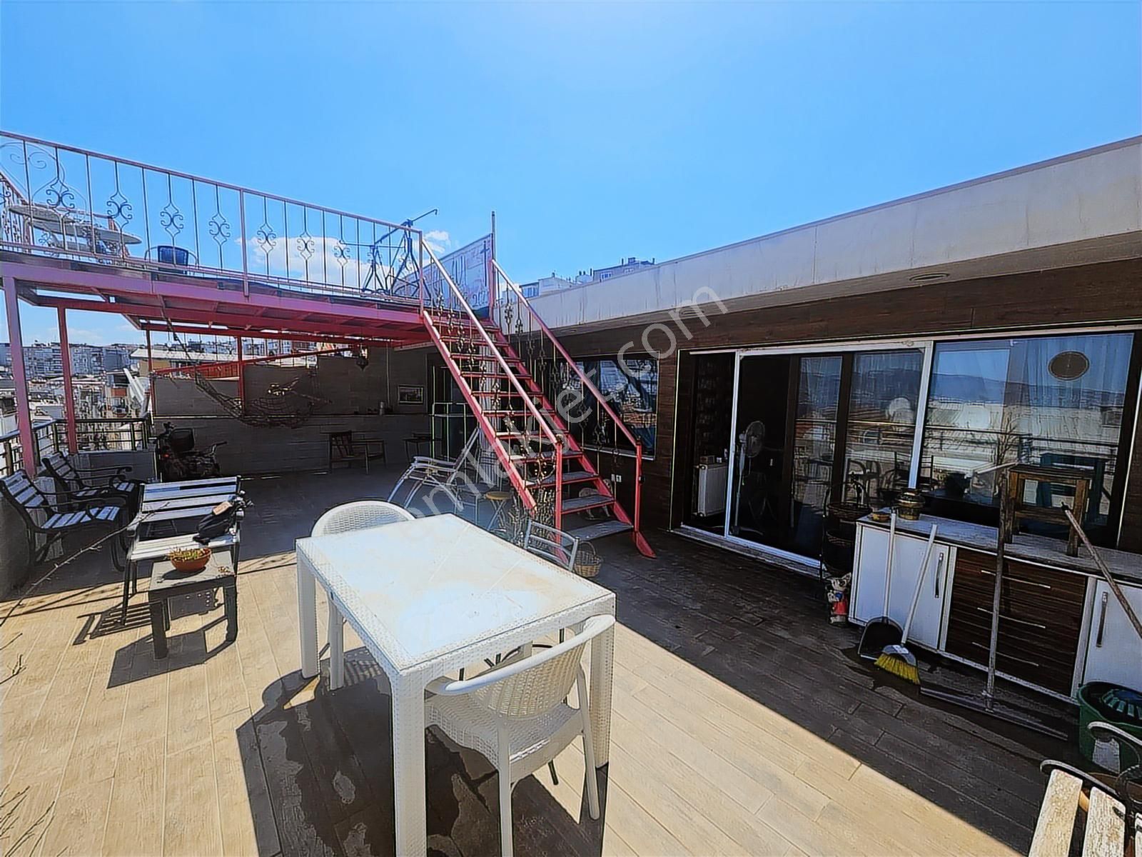 Acil Üçyolda Deniz Manzaralı Satılık Geniş 2+1 Tadilatlı Daire - Görsel 5