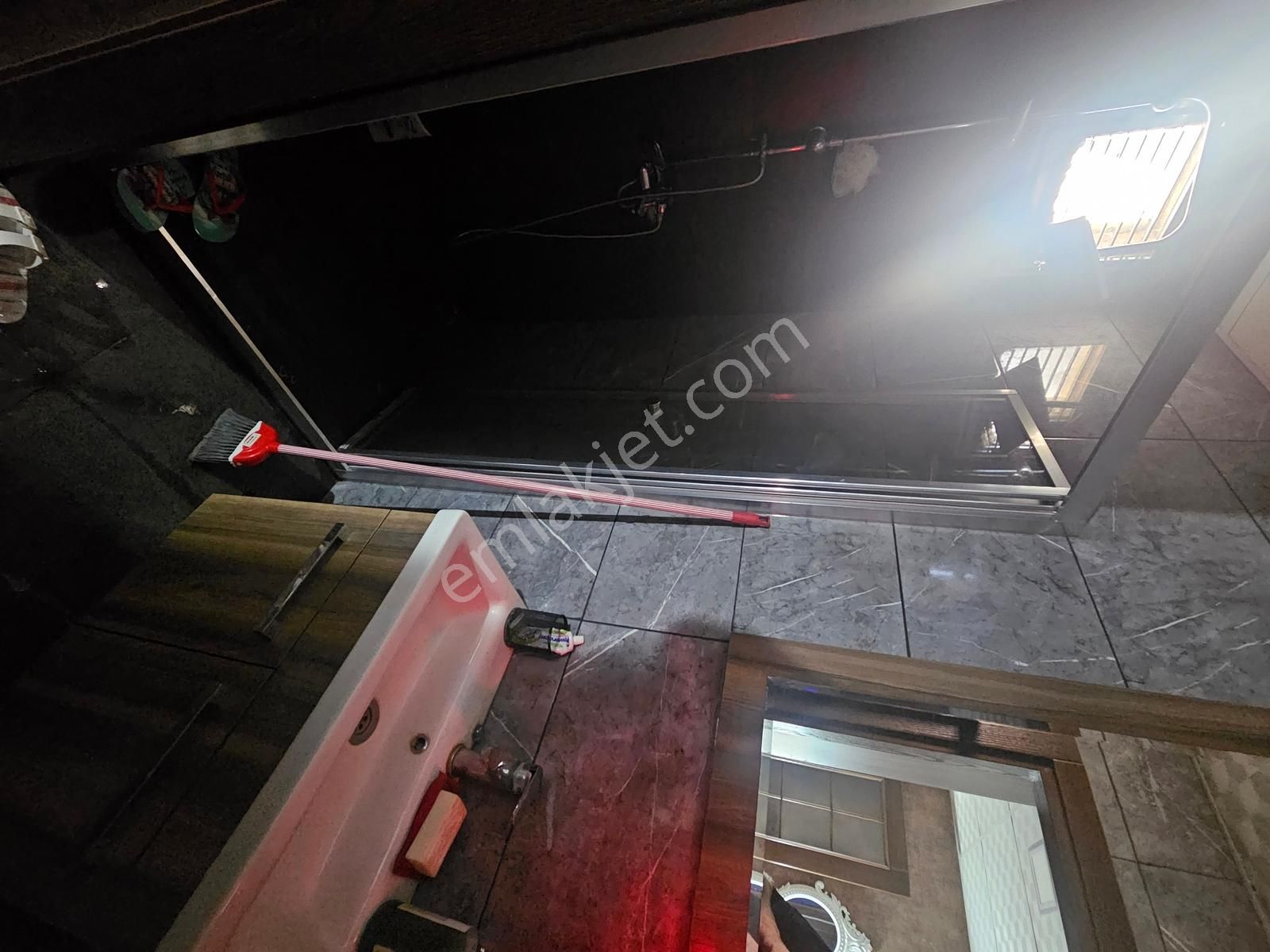 Acil Üçyolda Deniz Manzaralı Satılık Geniş 2+1 Tadilatlı Daire - Görsel 13