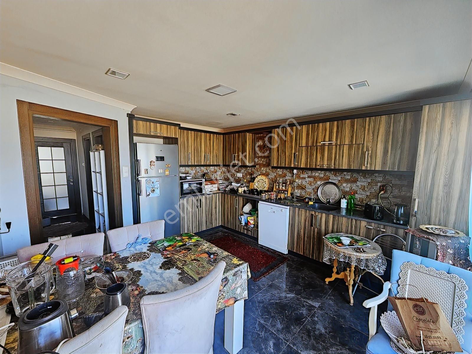 Acil Üçyolda Deniz Manzaralı Satılık Geniş 2+1 Tadilatlı Daire - Görsel 15