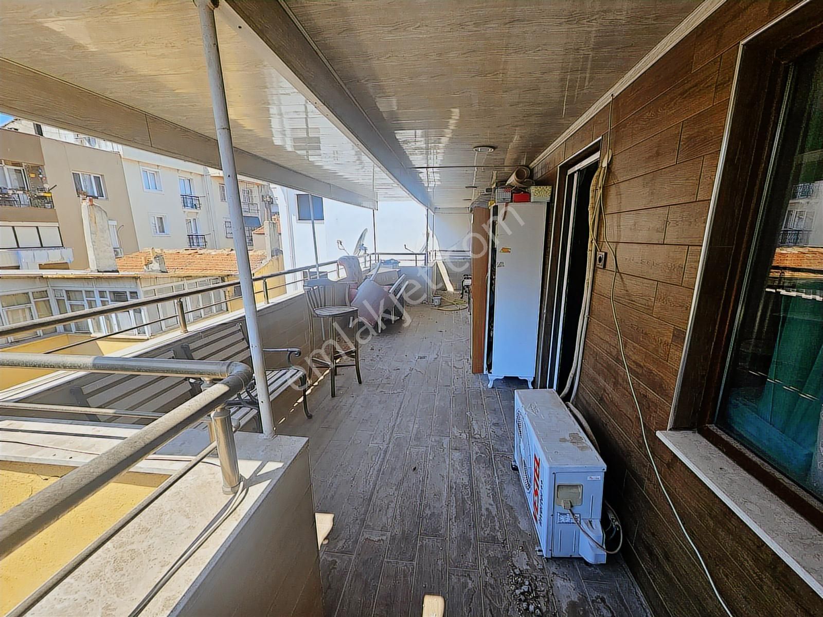 Acil Üçyolda Deniz Manzaralı Satılık Geniş 2+1 Tadilatlı Daire - Görsel 3