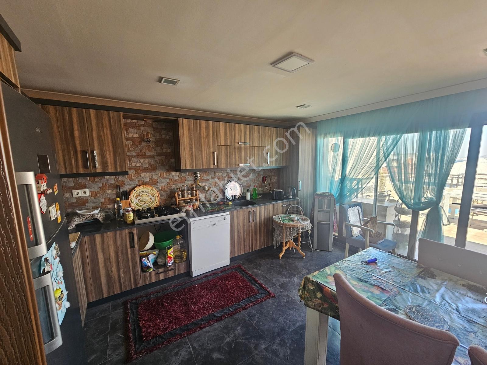 Üçyolda Deniz Manzaralı Satılık Geniş 2+1 Tadilatlı Daire - Görsel 4