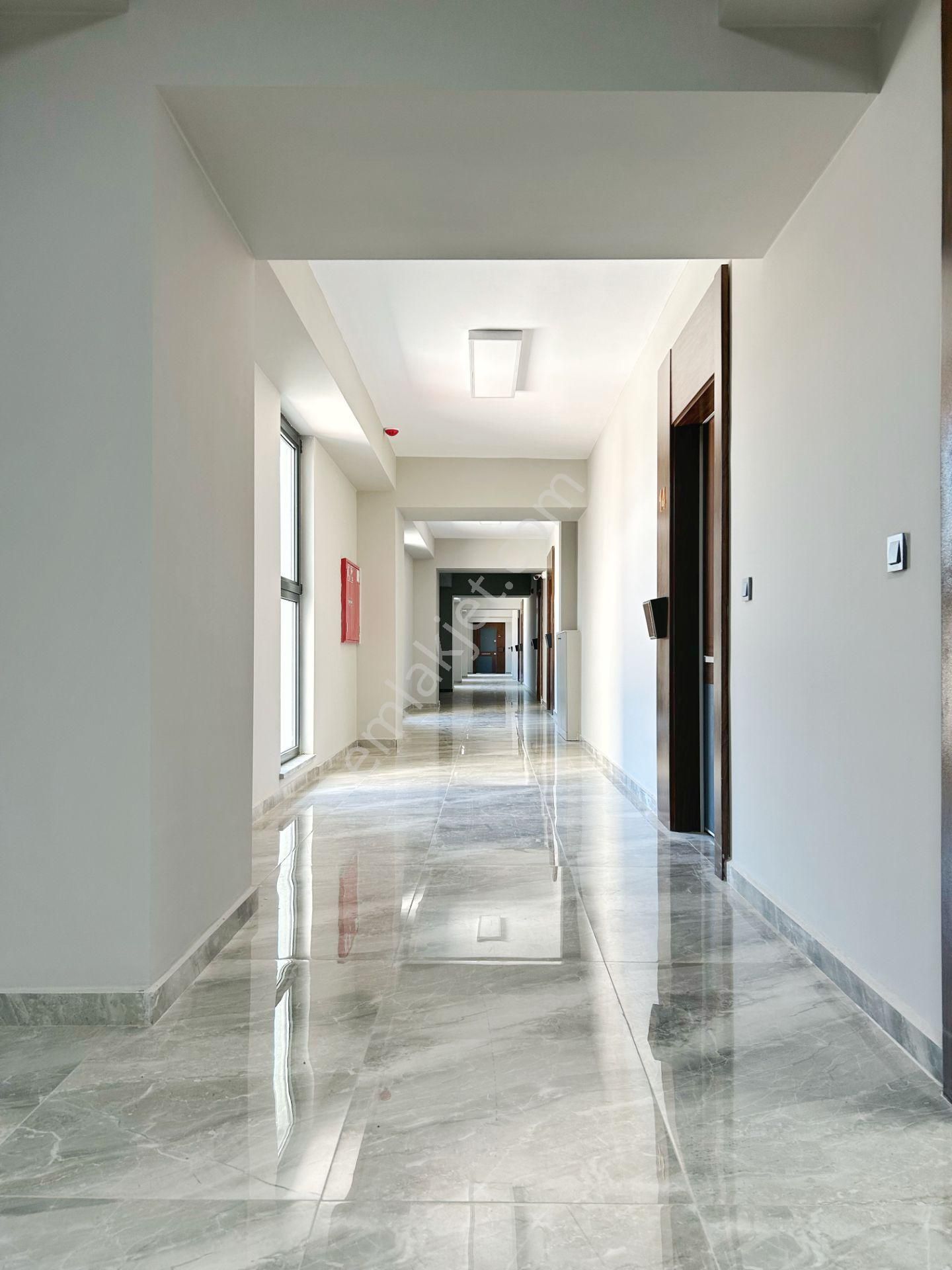 Edremit Özdemir Plaza'da Takaslı 116 M2 Satılık Kat Ofisi - Görsel 24