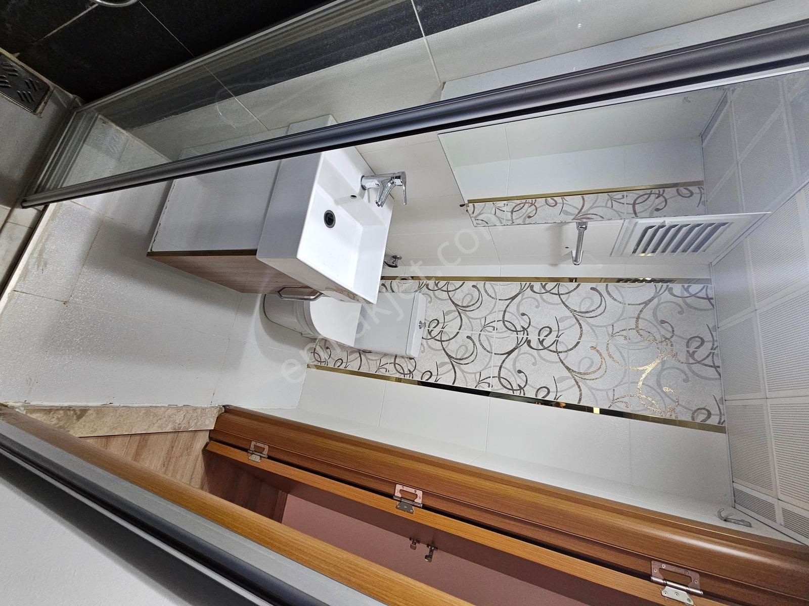 Remax Arma'dan İnkilap Mah. Merkezi Konumda Kiralık 3+1 Daire - Görsel 2