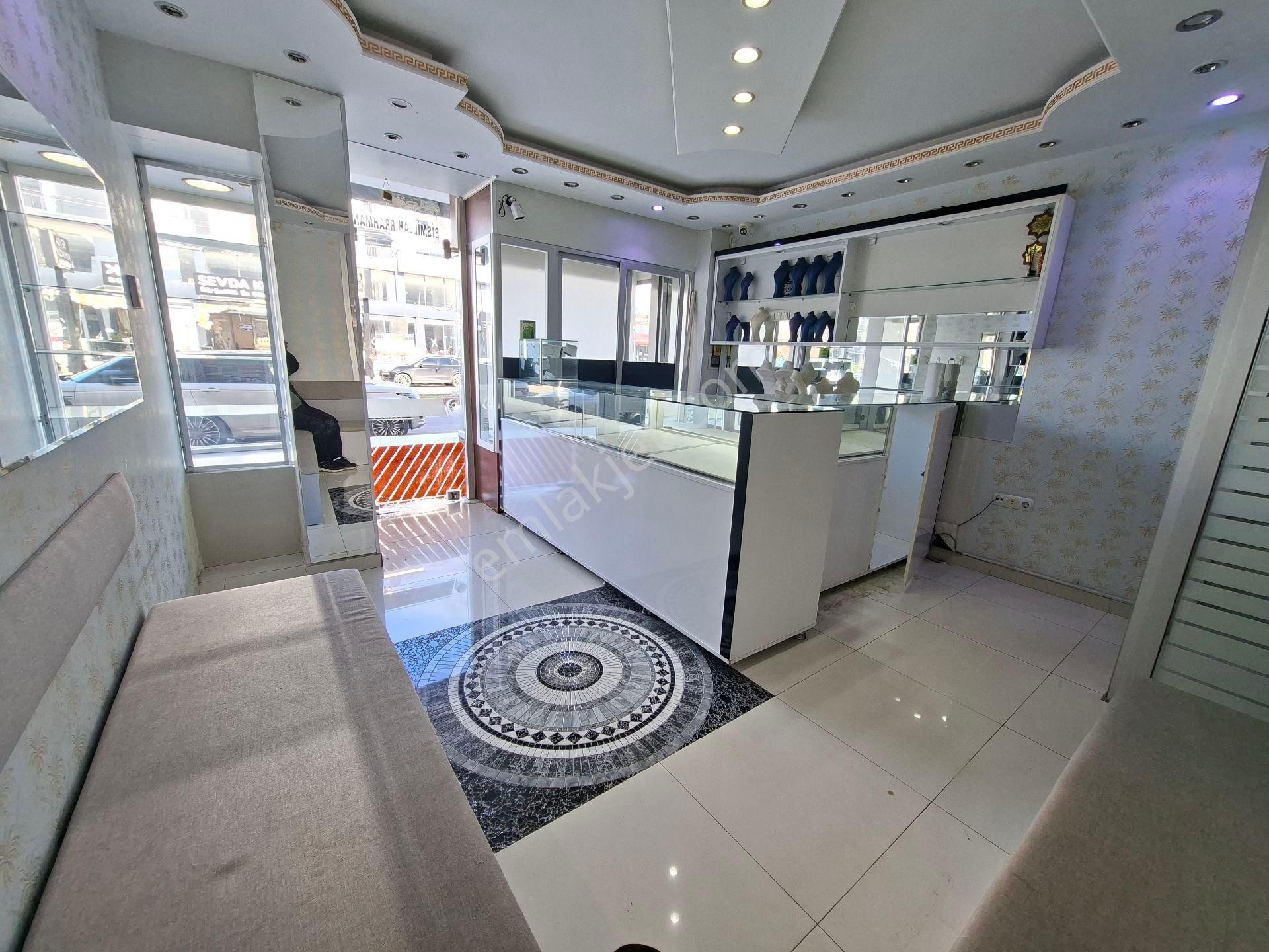 Cadde Üstü 2 Katlı Boş Dükkan 120m2 Hazır Kurulu Kuyumcu Boşaltı