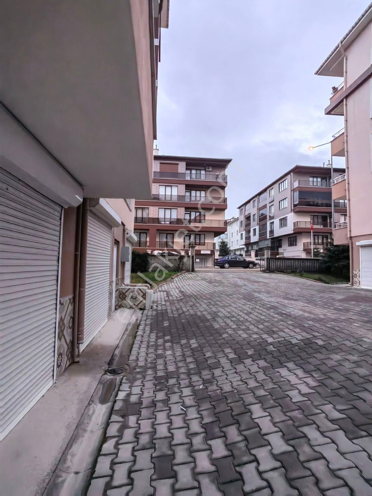 Nasreddin Emlaktan Yarenlerde Satılık Garaj - Görsel 2