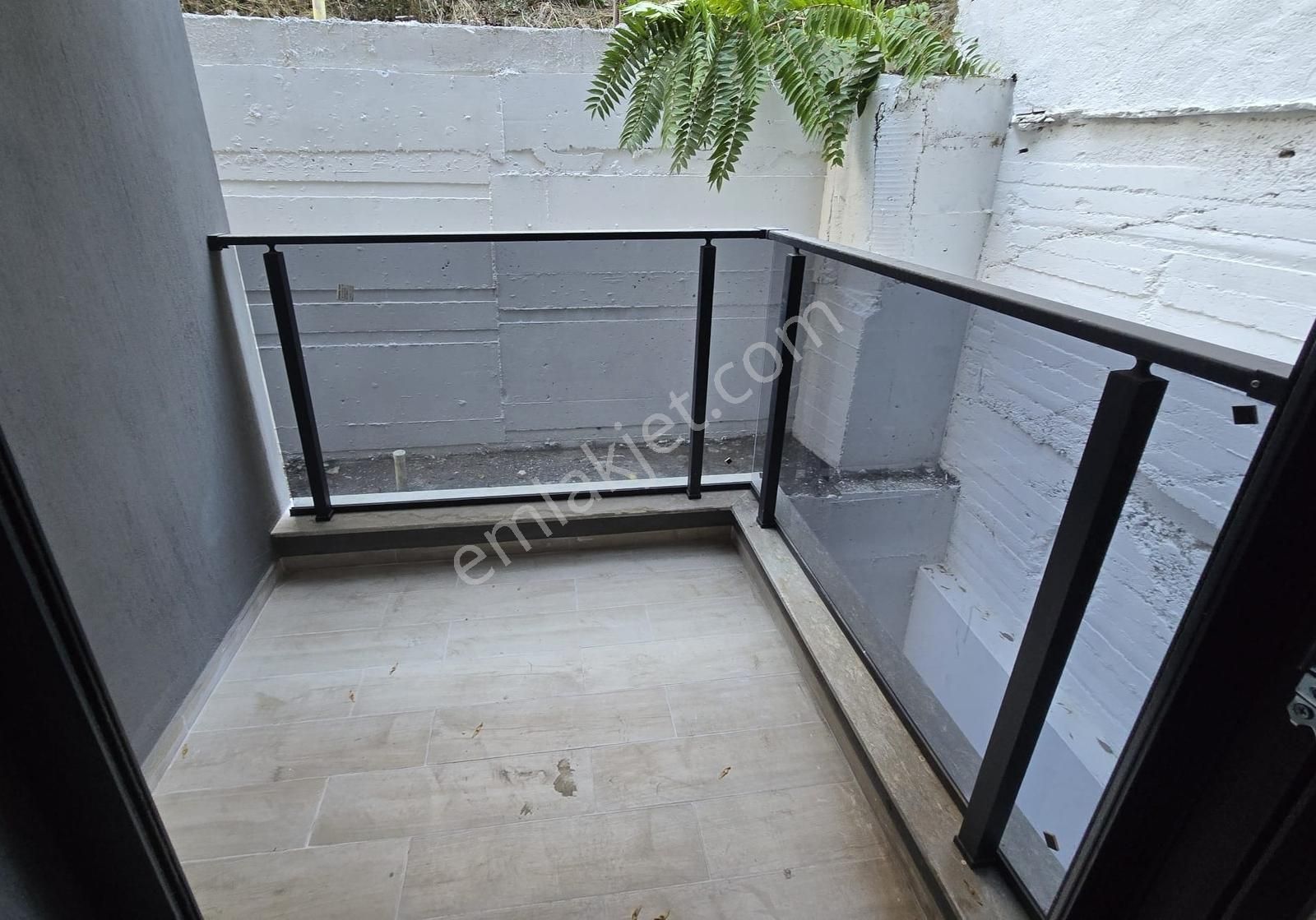 Üçkuyular Demokrası Ünıversıtesı Yakını Arakat Satılık Sıfır 2+1 - Görsel 13