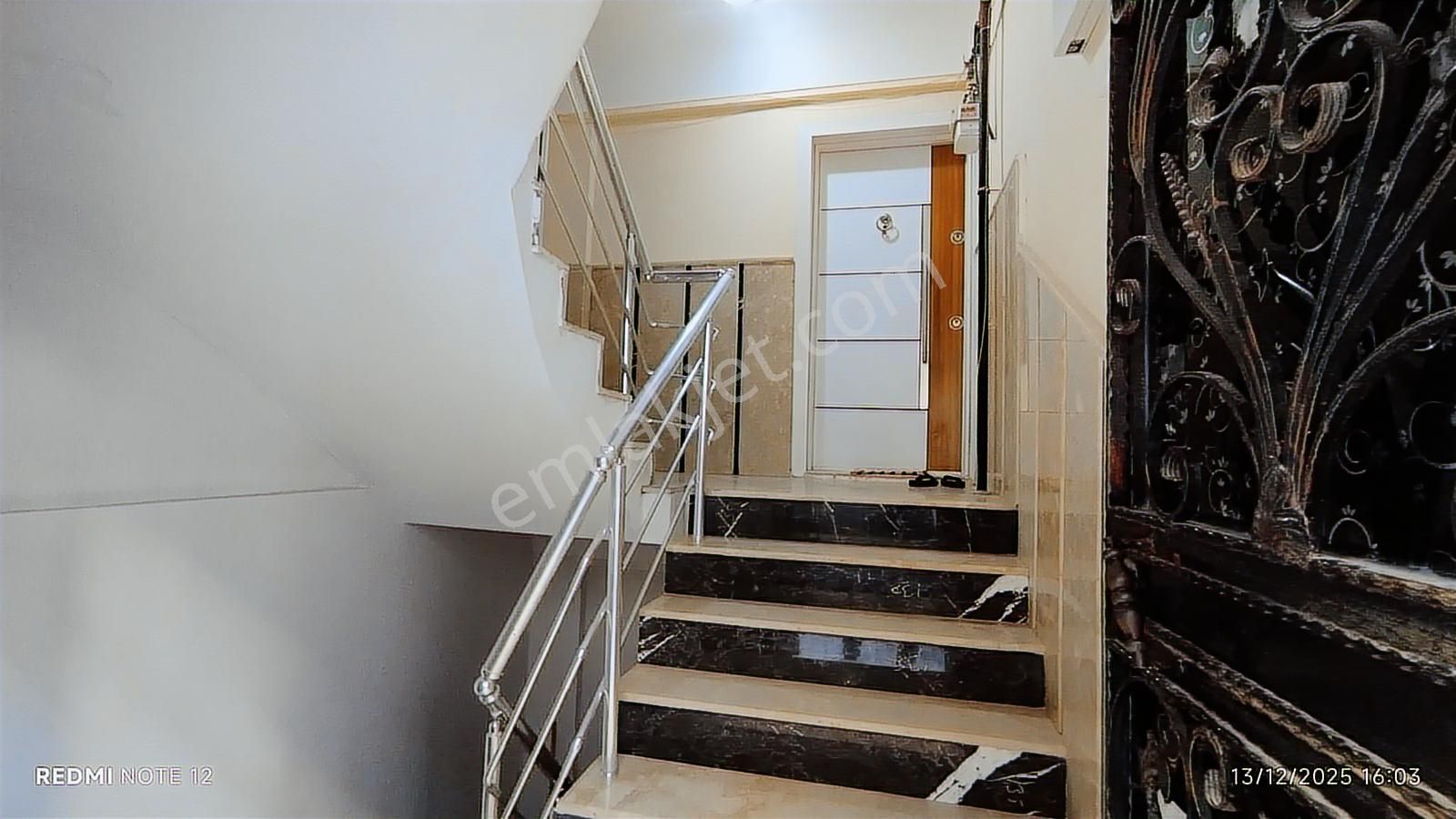 Remax Armadan İzmir Buca Laleli Mah. Satılık 2+1 Daire - Görsel 3