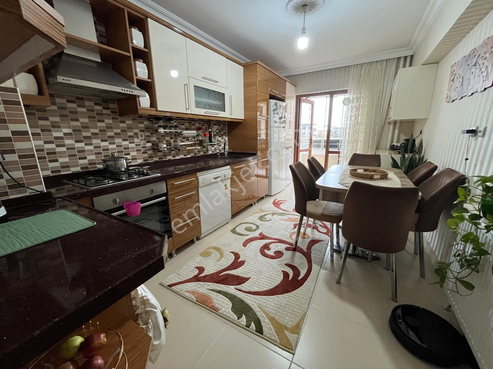 Pursaklar Mehmet Zengin Emlak'tan Hastane Yakını 4.kat 3+1 Sitede Daire