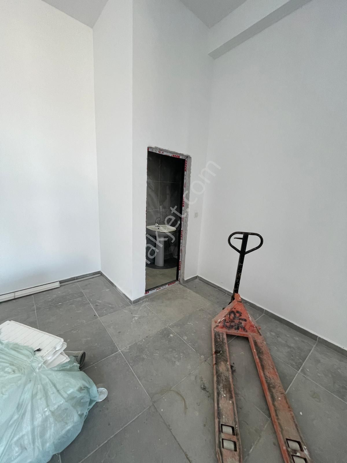 Doğadan Burgaz Otogar Yanı İzmir Yoluna Cephe Önü Geniş İşyeri - Görsel 16