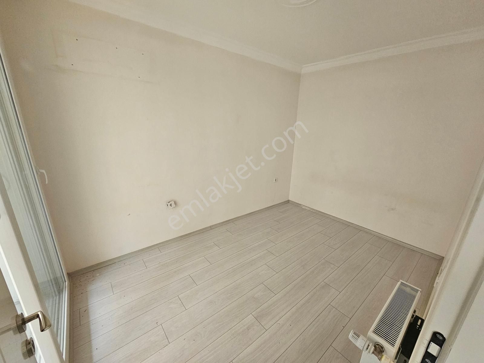 Bornova'da Merkezi Konum Pazaryeri Yakını Kiralık 1+1 Daire - Görsel 3