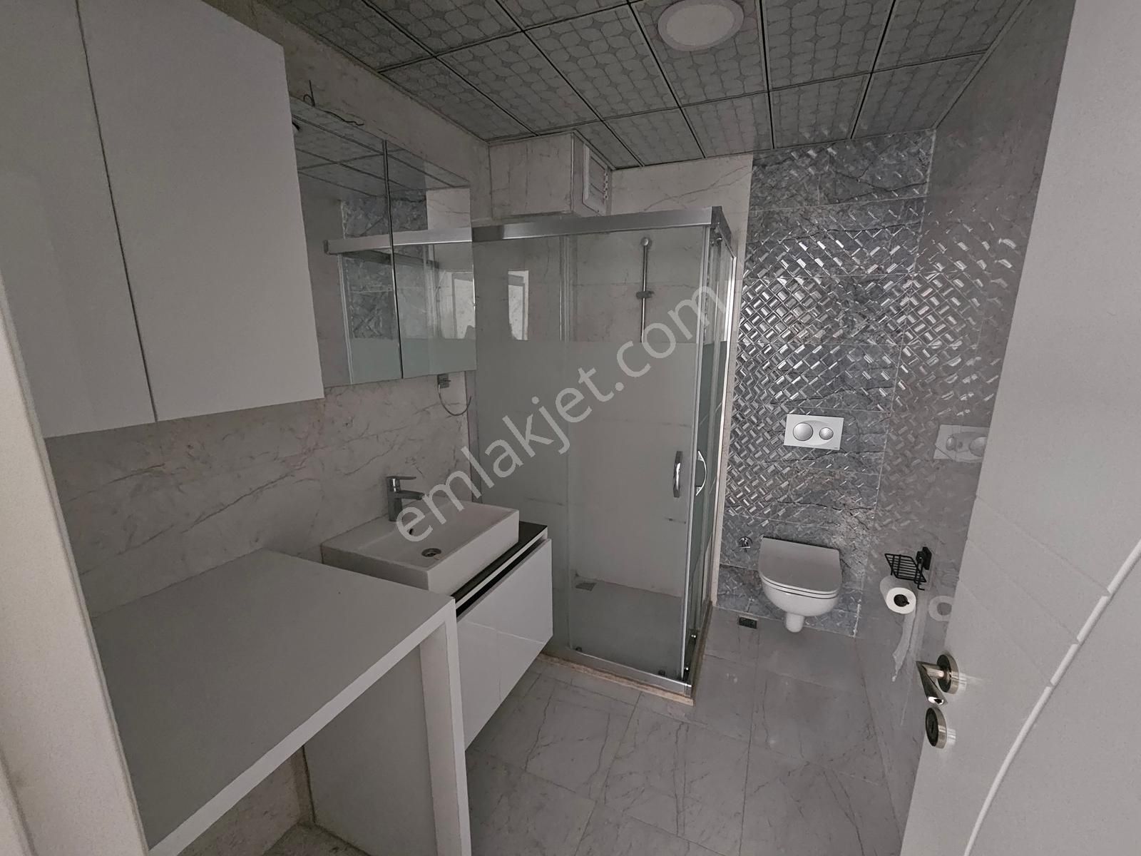 Bornova'da Merkezi Konum Pazaryeri Yakını Kiralık 1+1 Daire - Görsel 2