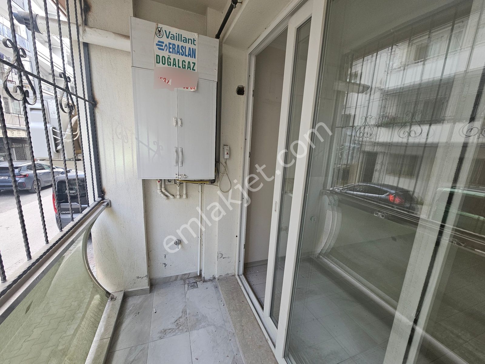 Bornova'da Merkezi Konum Pazaryeri Yakını Kiralık 1+1 Daire - Görsel 8