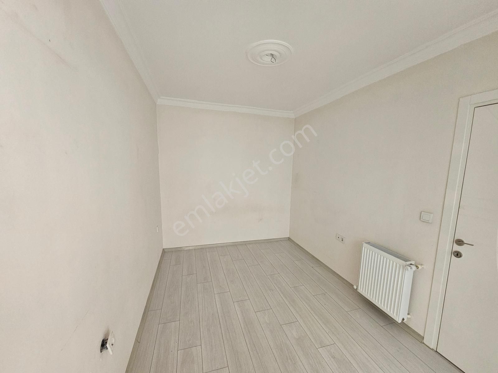 Bornova'da Merkezi Konum Pazaryeri Yakını Kiralık 1+1 Daire - Görsel 4
