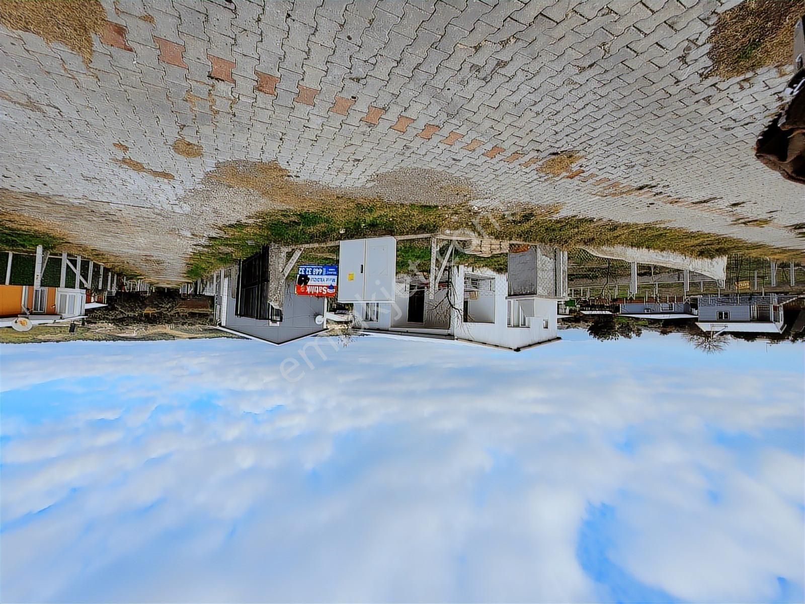 Torbalı Ve Buca Sınırı Köy İçinde Satılık Tarla Ve Ev