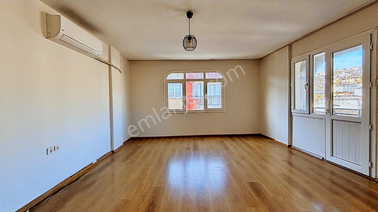 4+1 / 140 M² / Merkezi Konumlu Asansörlü Ara Kat Geniş Daire - Görsel 8