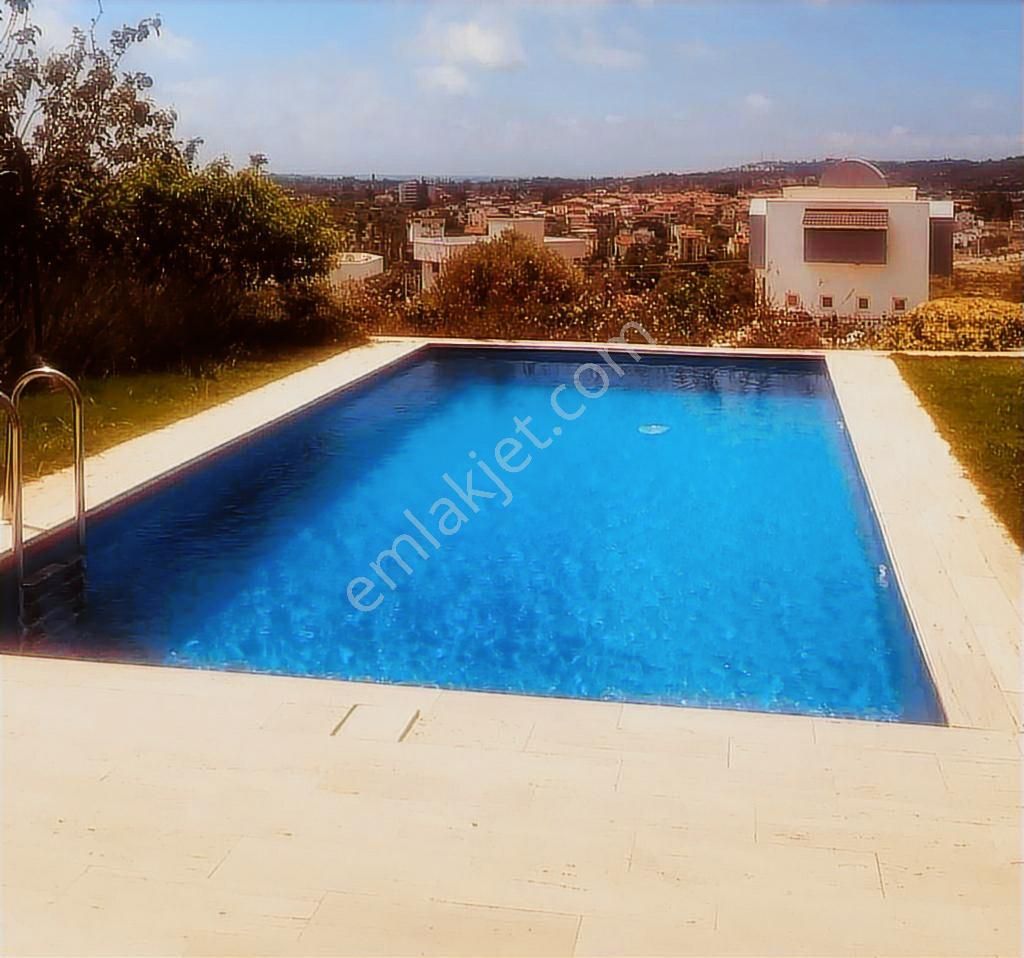 Seferıhısar Sığacık'ta Havuzlu Ve Bahçelı Gırış Kat - Görsel 9