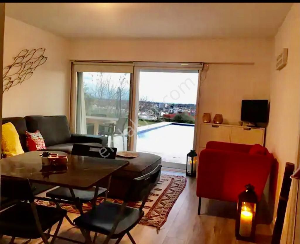 Seferıhısar Sığacık'ta Havuzlu Ve Bahçelı Gırış Kat - Görsel 7