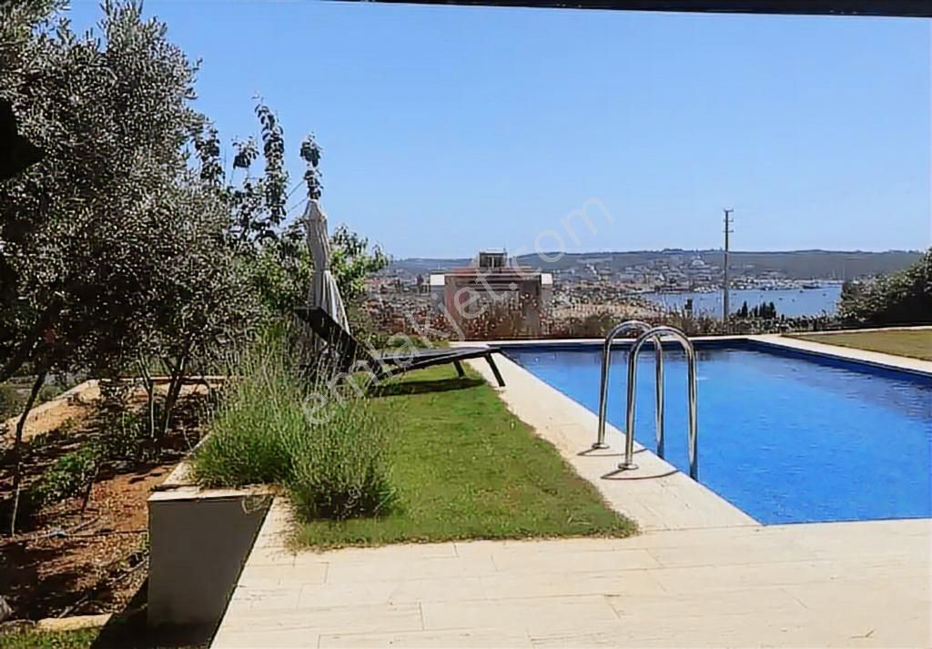 Seferıhısar Sığacık'ta Havuzlu Ve Bahçelı Gırış Kat - Görsel 14