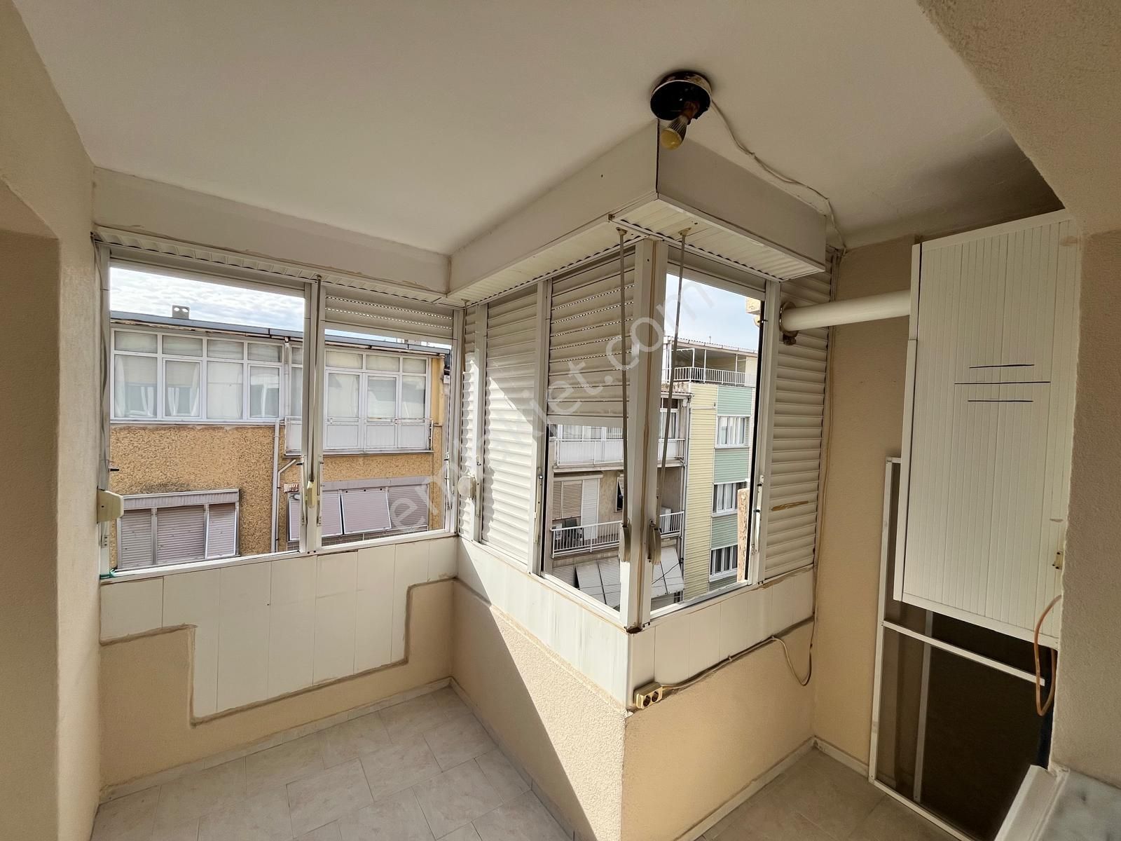 Remax Arma'dan Buca Barış Mah. Kiralık 3+1 Doğalgazlı Daire - Görsel 16