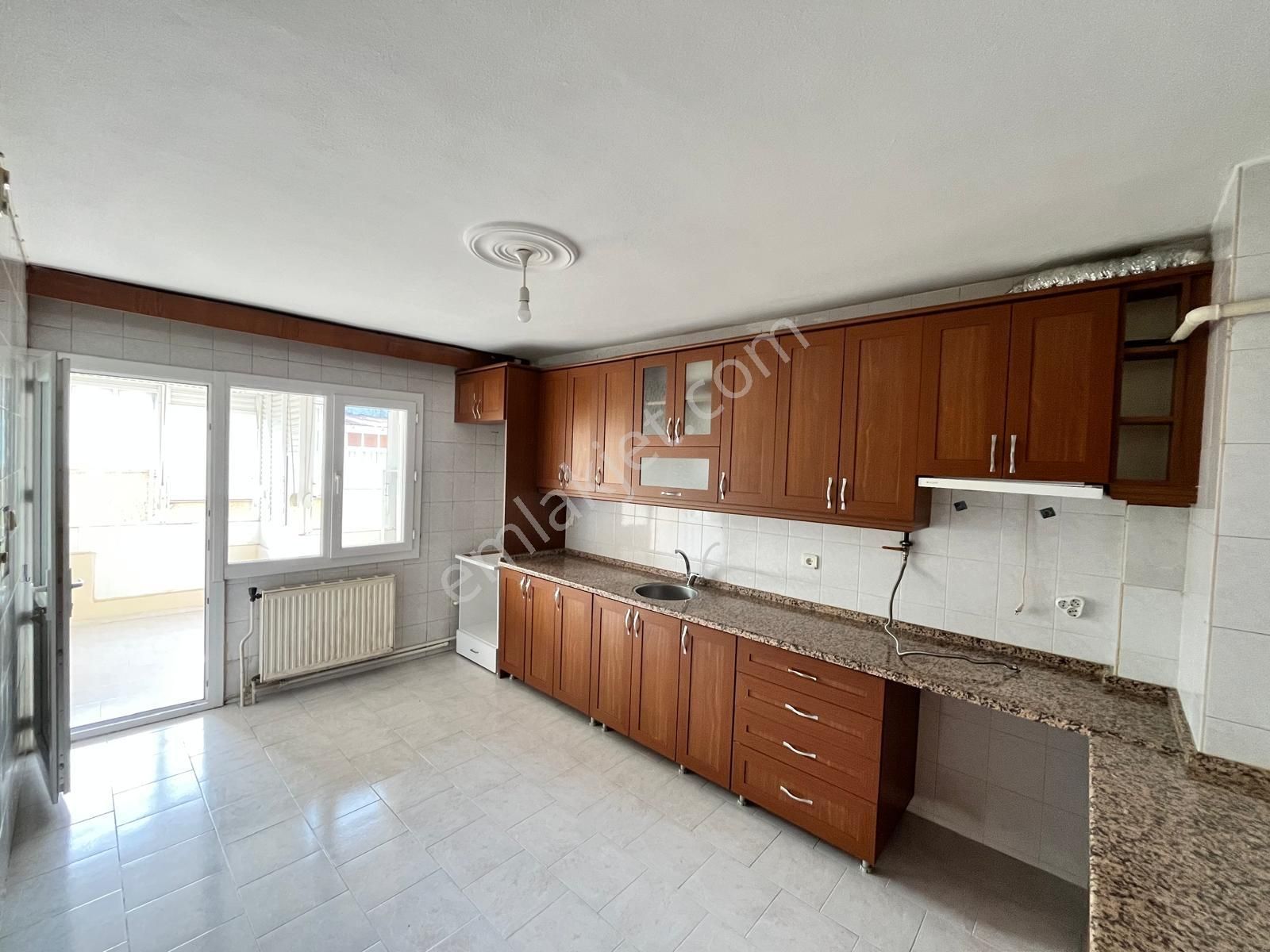 Remax Arma'dan Buca Barış Mah. Kiralık 3+1 Doğalgazlı Daire - Görsel 3