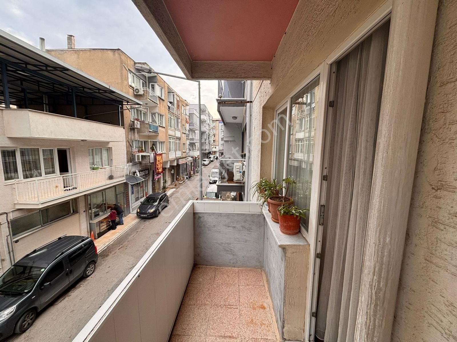 Remax Arma'dan Buca Hürriyet.mh İzbana Yakın Geniş 3+1 Daire - Görsel 5