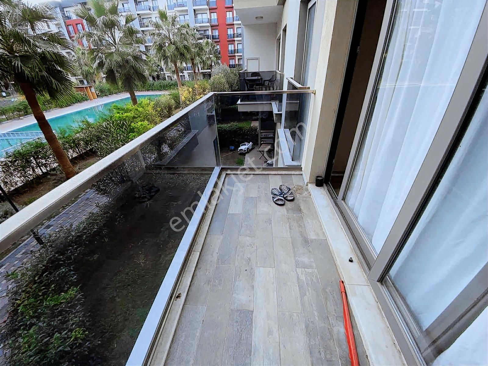 Torbalı'da Havuzlu Sitede Kiralık Eşyalı Ara Kat 1+1 Daire - Görsel 6