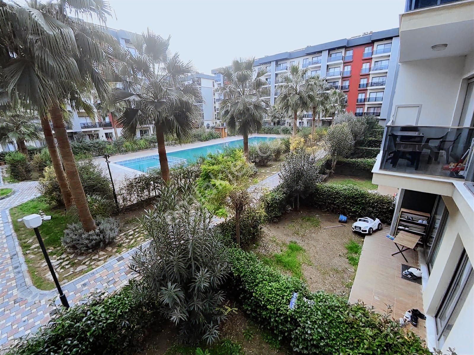 Torbalı'da Havuzlu Sitede Kiralık Eşyalı Ara Kat 1+1 Daire - Görsel 16