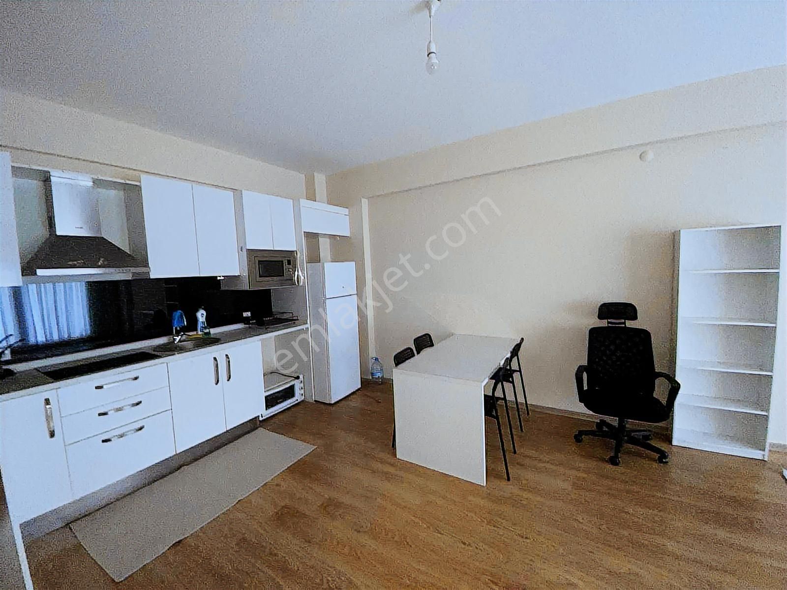 Torbalı'da Havuzlu Sitede Kiralık Eşyalı Ara Kat 1+1 Daire - Görsel 25