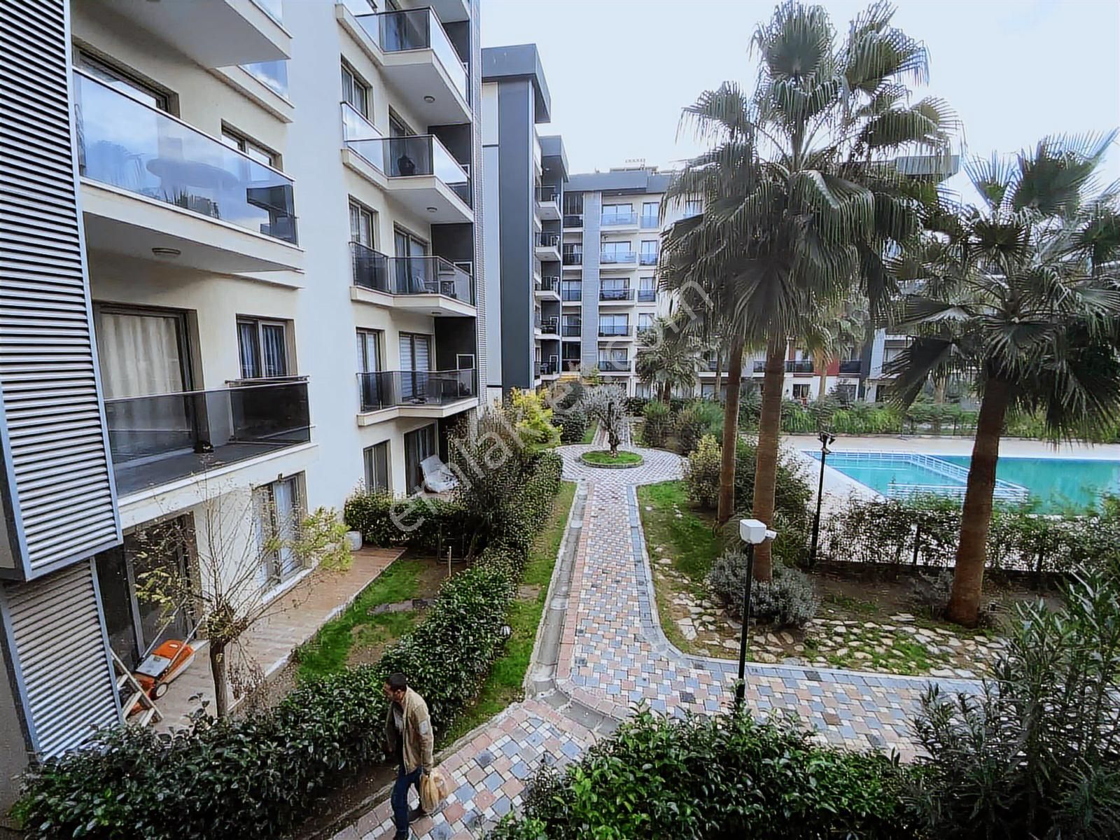 Torbalı'da Havuzlu Sitede Kiralık Eşyalı Ara Kat 1+1 Daire - Görsel 20