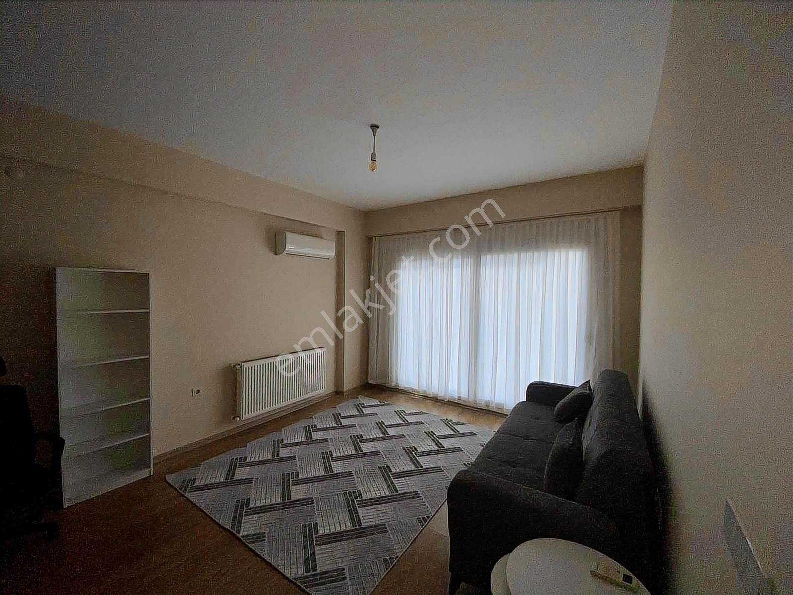 Torbalı'da Havuzlu Sitede Kiralık Eşyalı Ara Kat 1+1 Daire - Görsel 2
