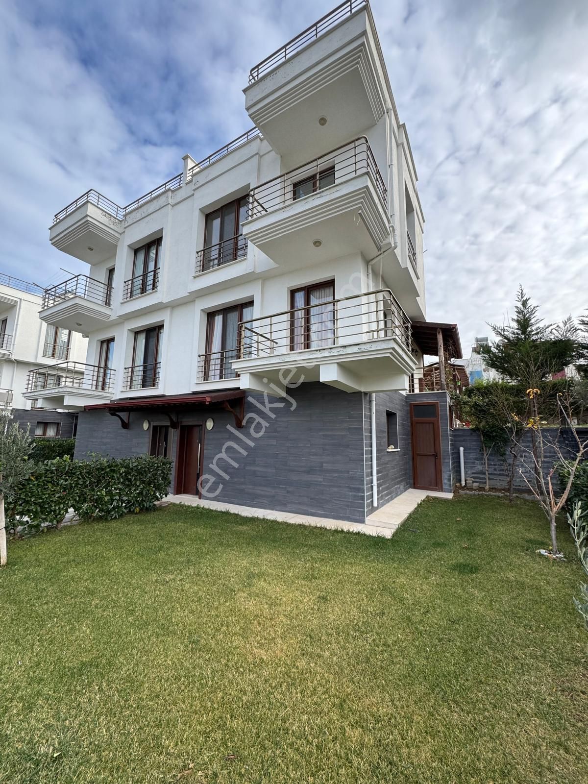 Gömeç Karaağaç'ta Havuzlu Sitede Satılık Deniz Manzaralı 3+1 Villa - Görsel 1