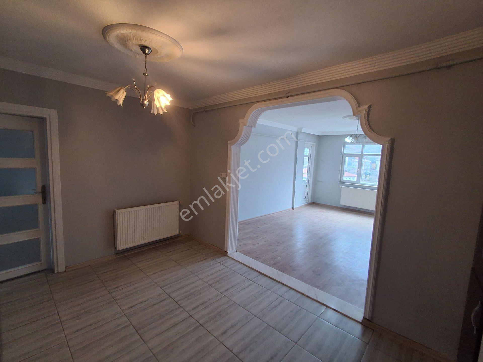 Karasu Merkezde 3+1 Geniş Kiralık Daire - Görsel 18