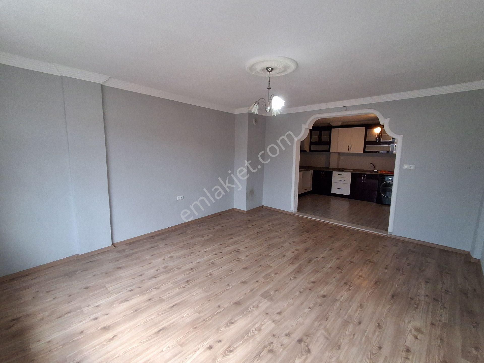 Karasu Merkezde 3+1 Geniş Kiralık Daire - Görsel 2