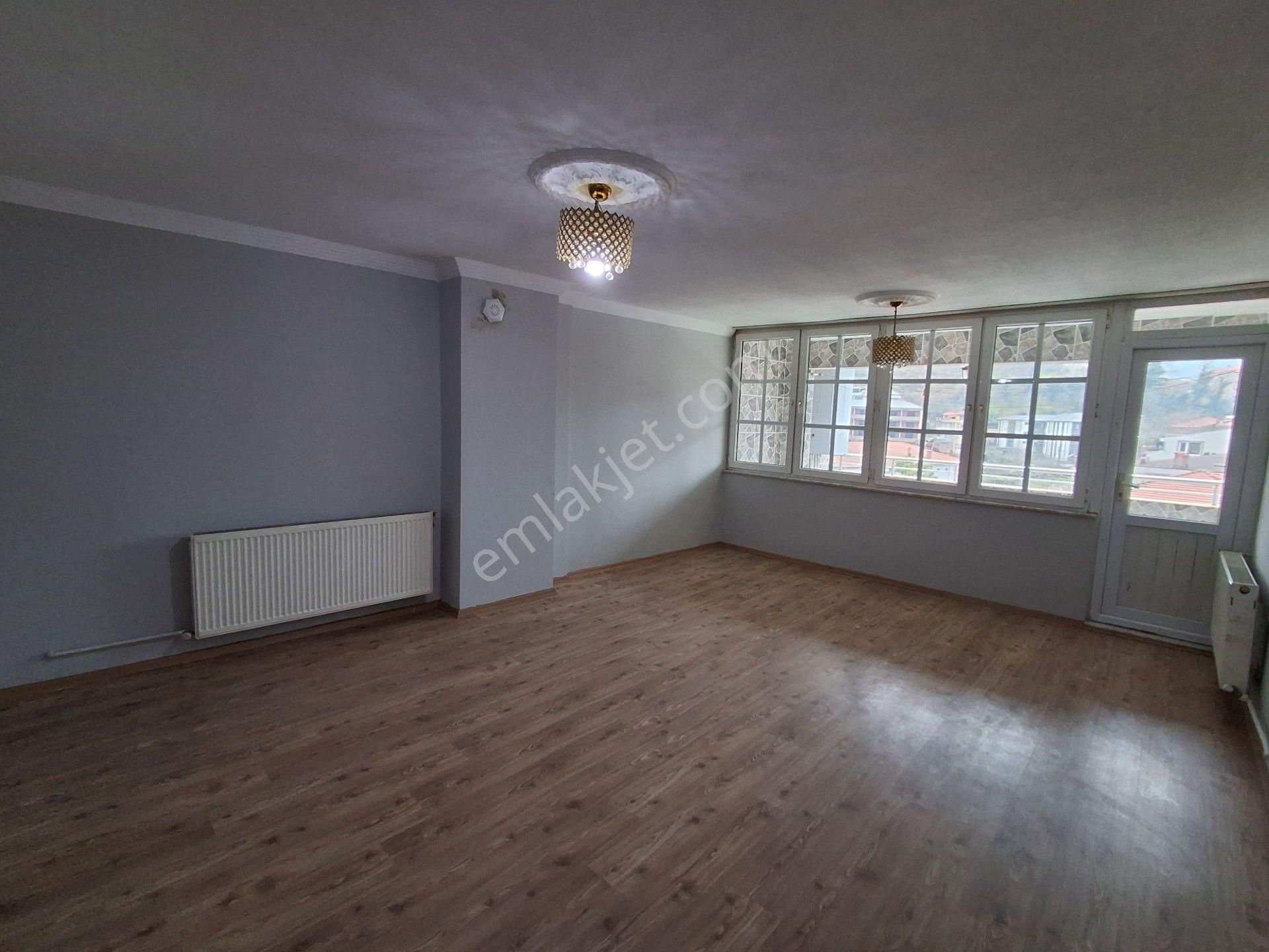 Karasu Merkezde 3+1 Geniş Kiralık Daire - Görsel 7