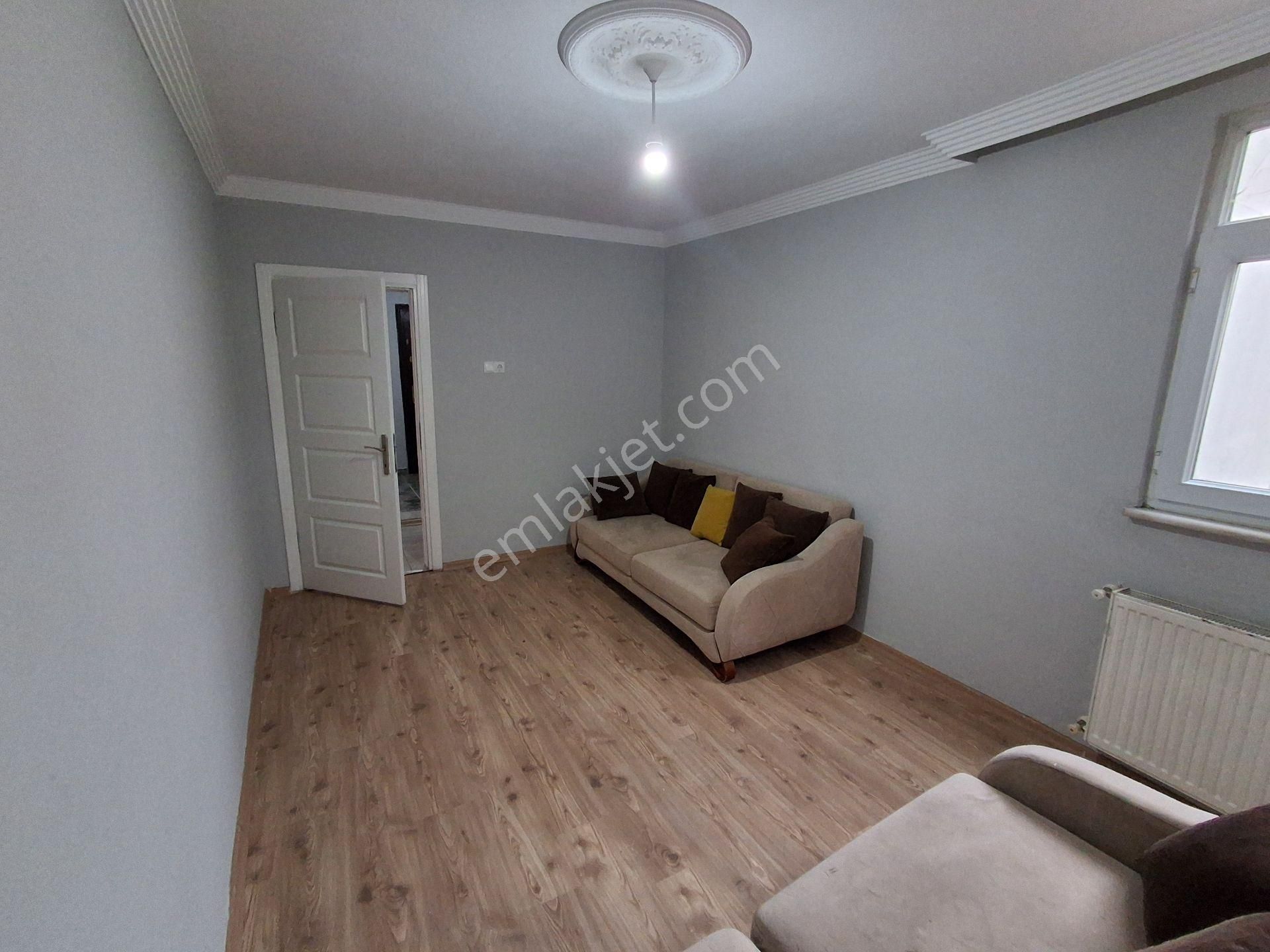 Karasu Merkezde 3+1 Geniş Kiralık Daire - Görsel 12