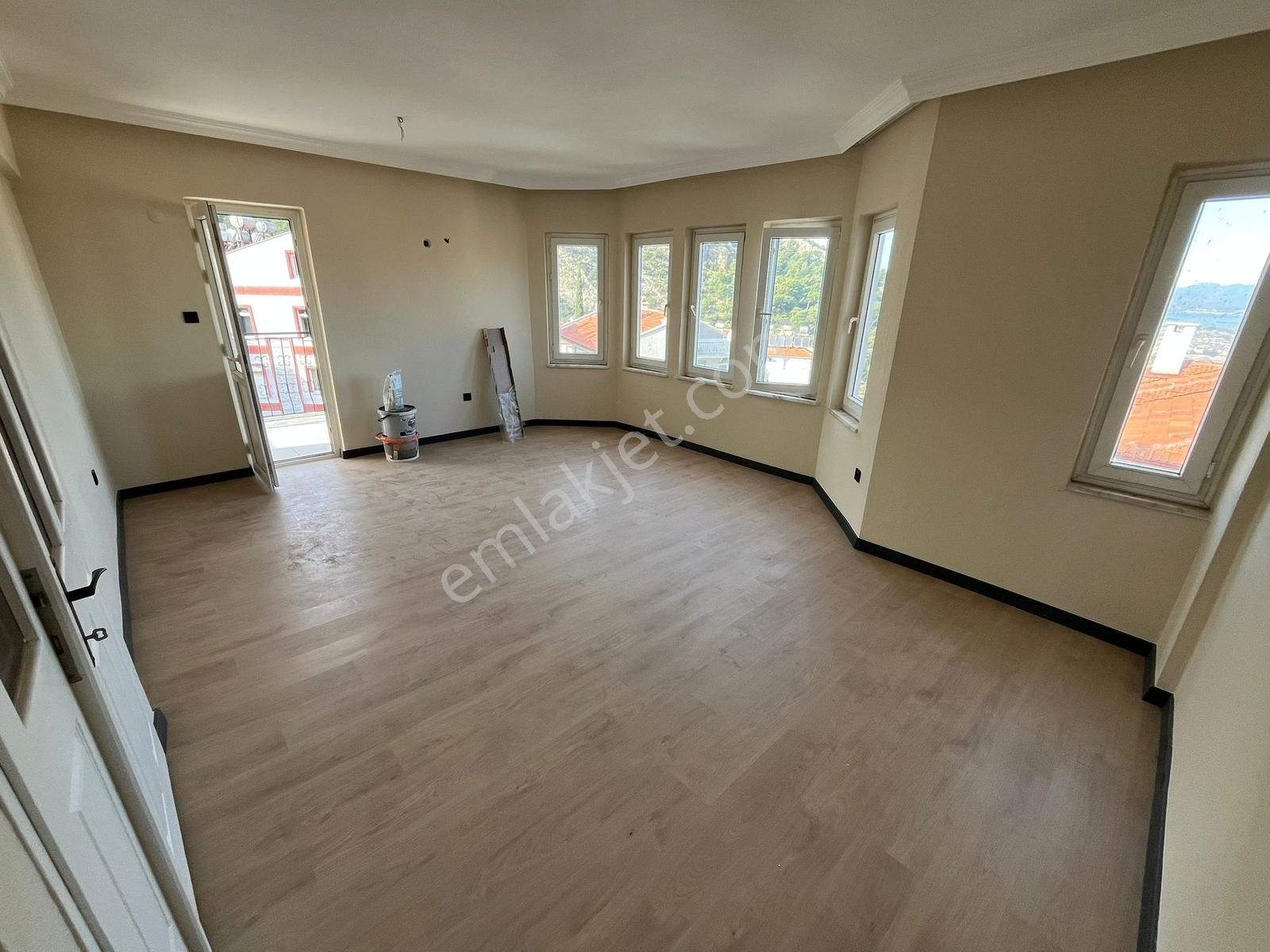 Acil Satılık! Patlangıç Deniz Manzaralı Kapalı Mutfak 3+1 Daire