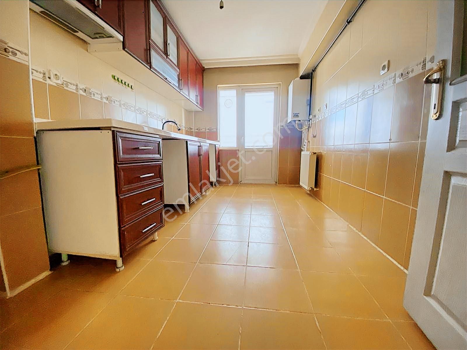 Topçu Mah Acil Satılık 3+1 Arakat Çift Banyolu Ön Cephe Daire - Görsel 8