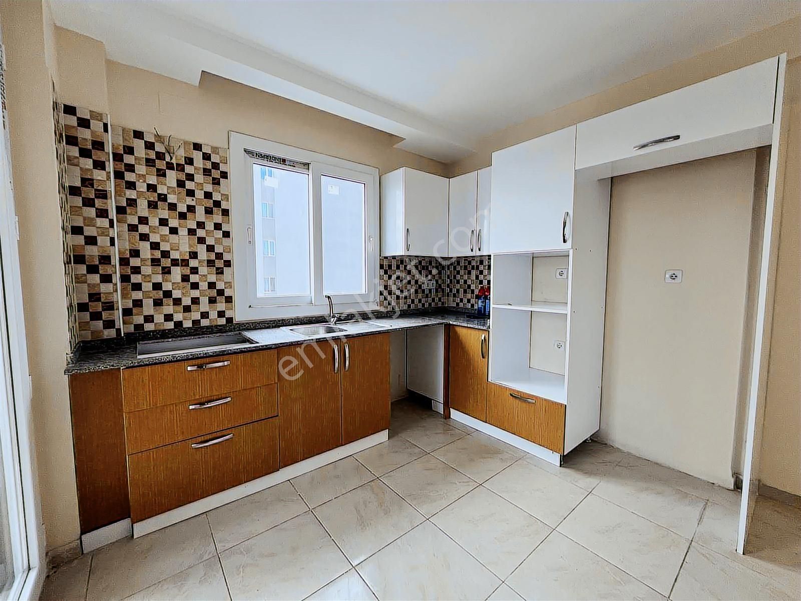 Kule Park'dan Cadde Üzeri Site İçi Havuzlu Satılık 2+1 Daire