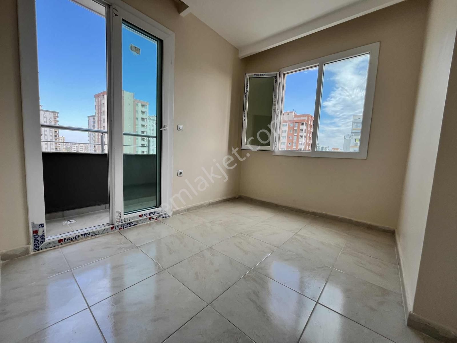 Kule Park'dan Cadde Üzeri Site İçi Havuzlu Satılık 2+1 Daire - Görsel 3