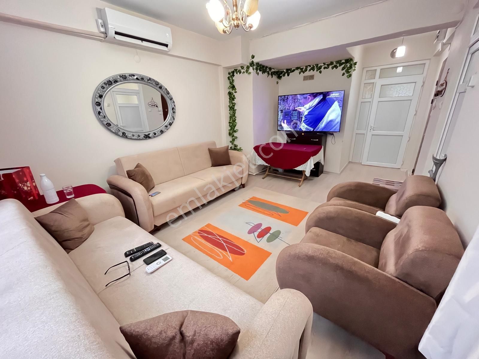 Üçyol Meydanda 2+1 90m2 Arakat Temiz Bakımlı Daire