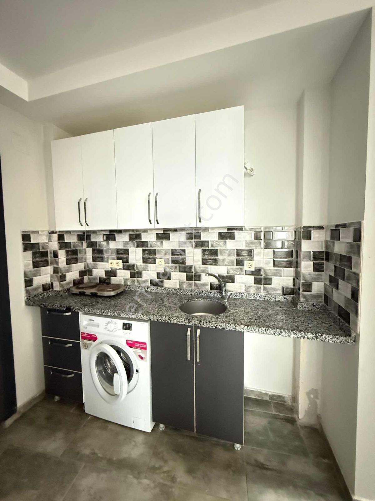 Beyaz Evlerde Kira Getirisi Yüksek Yatırımlık 1+1 Eşyalı Satılık - Görsel 6