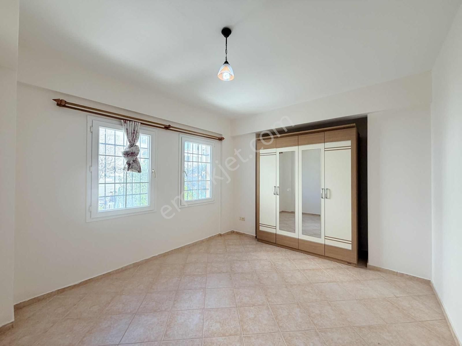 S-a-k-a-l-l-ı-d-a-n Turgutreiste Denize Yakın Eşyasız Daire - Görsel 4