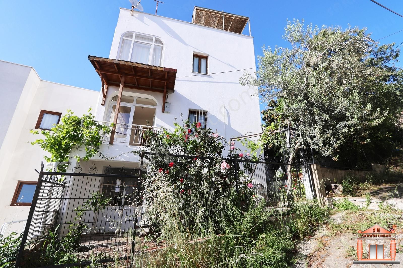 S-a-k-a-l-l-ı-d-a-n Bodrum Turgutreiste 4+2 Satılık Tripleks - Görsel 4