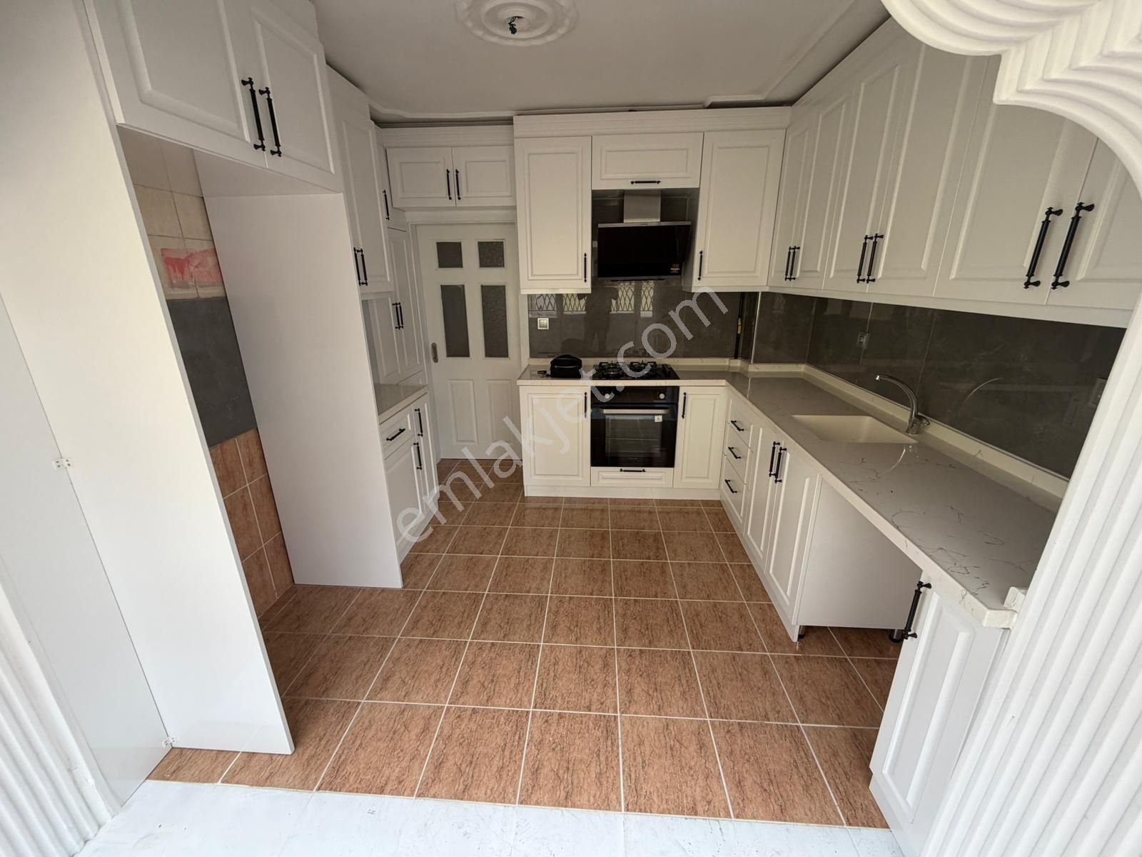 Keçiören Esertepe'de Caddeye Yakın Ara Kat Full Yapılı 3+1 Daire - Görsel 3