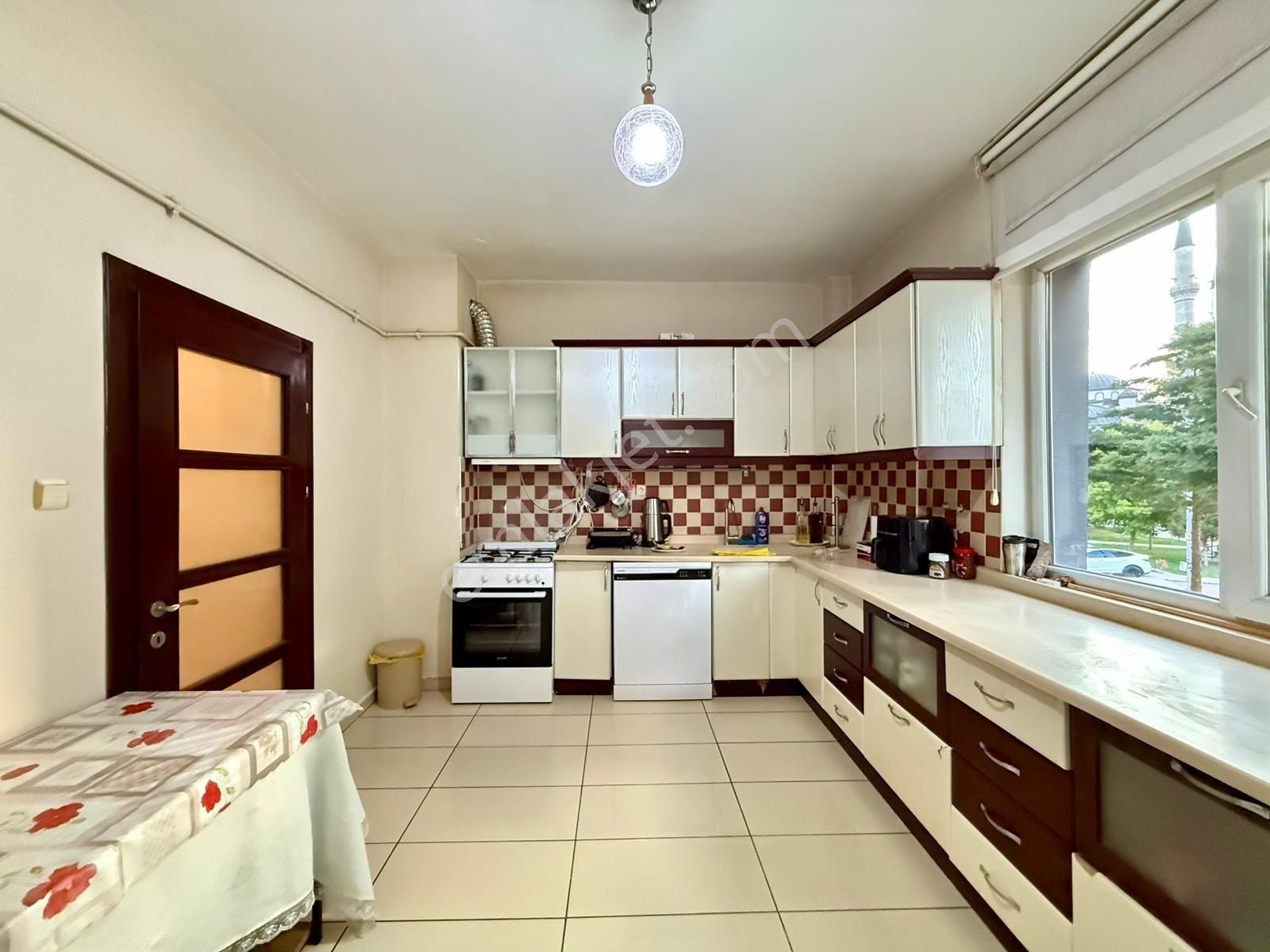 Köşk Mahallesinin En Değerli Konumu | Kilerli 4+1 Lüks Daire - Görsel 2