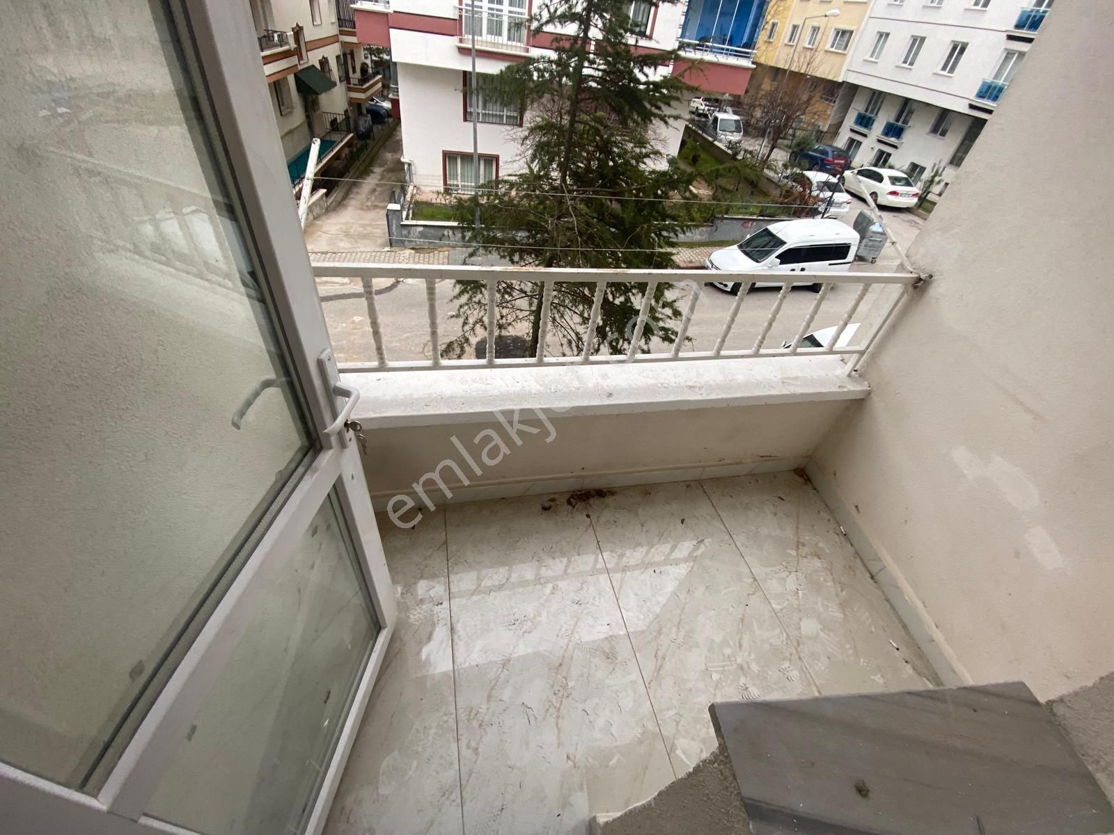 Etimesgut Topçu'da Merkezi Konumda Ön Cephe Arakat Çift Balkonlu Uygun Full Yapılı Daire - Görsel 7