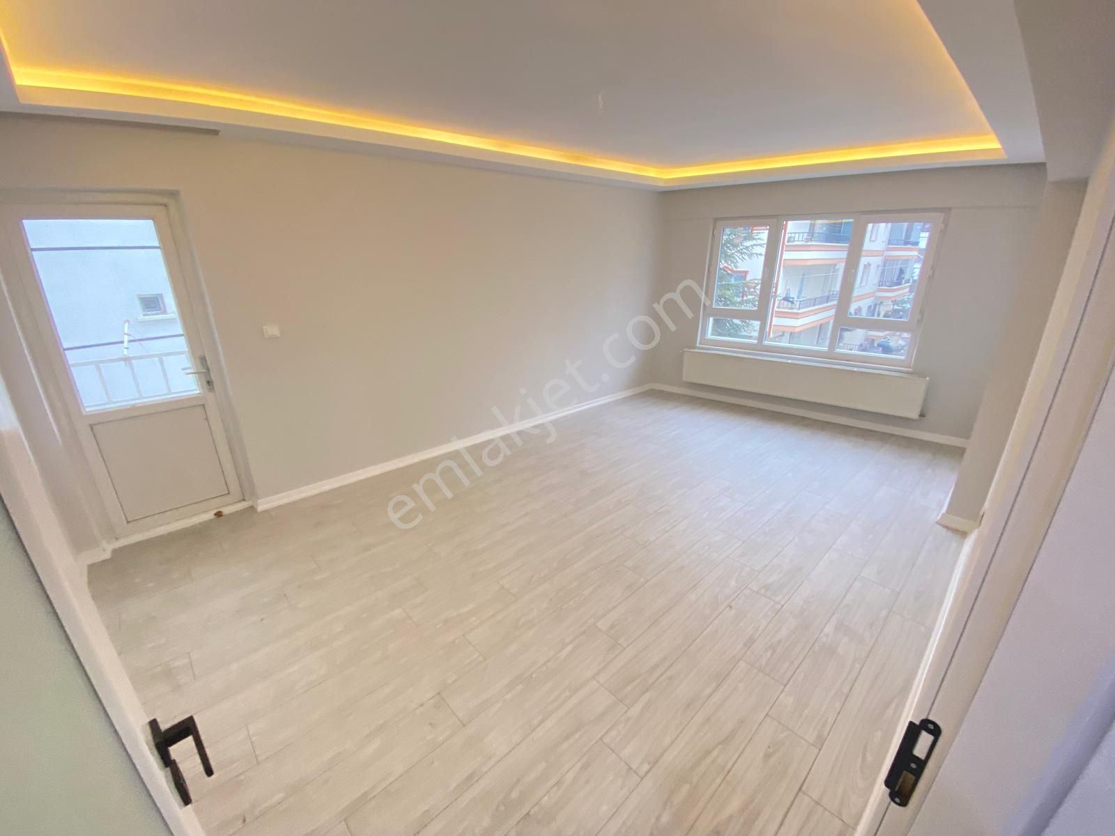 Etimesgut Topçu'da Merkezi Konumda Ön Cephe Arakat Çift Balkonlu Uygun Full Yapılı Daire - Görsel 9