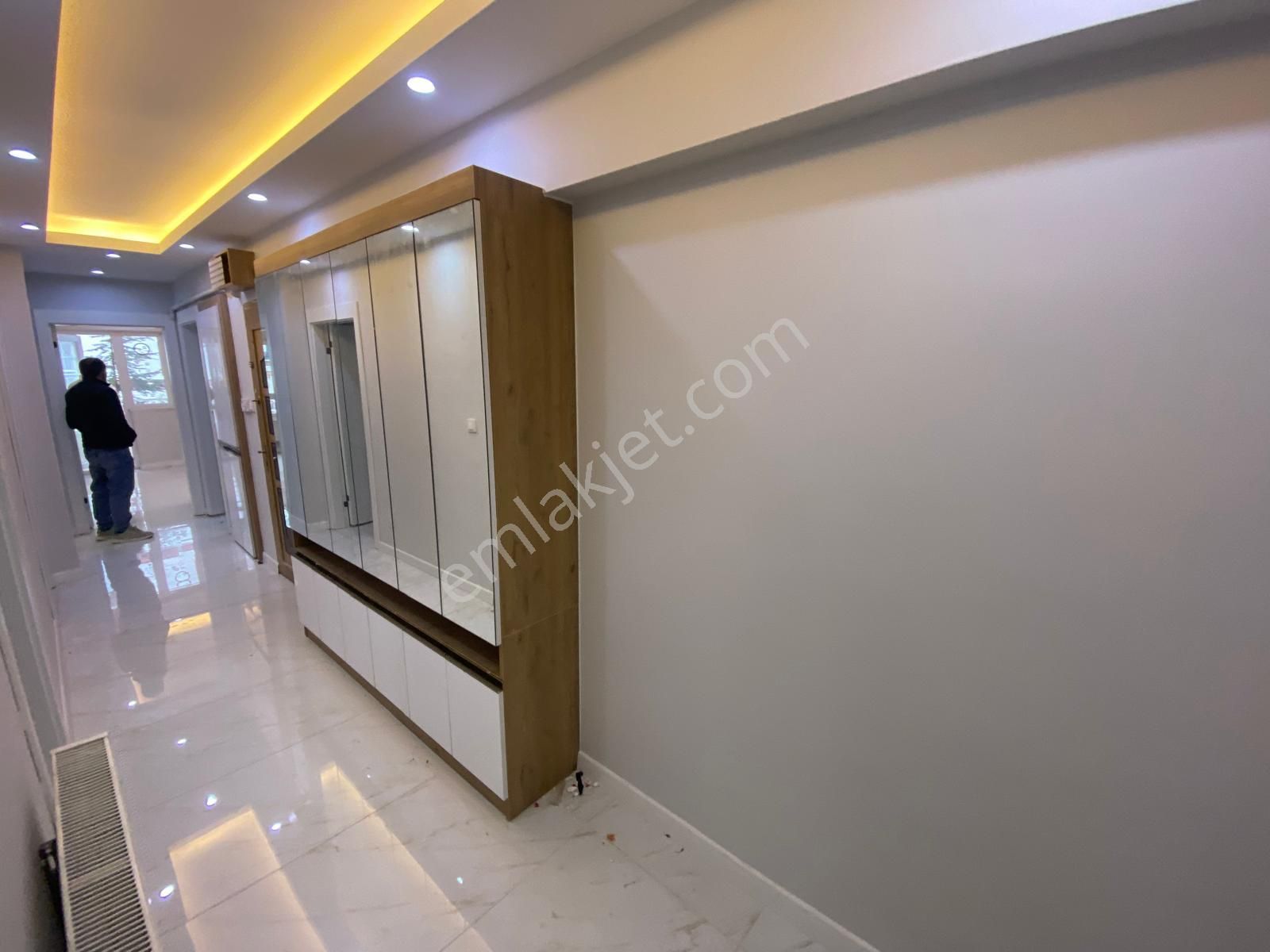 Etimesgut Topçu'da Merkezi Konumda Ön Cephe Arakat Çift Balkonlu Uygun Full Yapılı Daire - Görsel 28