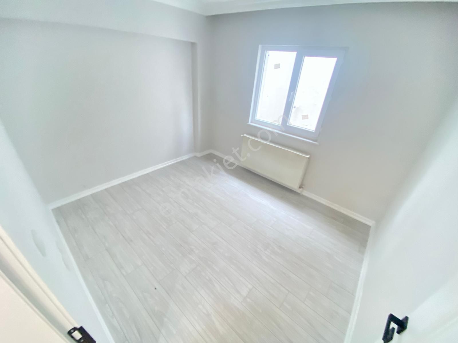 Etimesgut Topçu'da Merkezi Konumda Ön Cephe Arakat Çift Balkonlu Uygun Full Yapılı Daire - Görsel 26